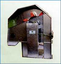 Grain bucket elevator - Head with interchangeable plate