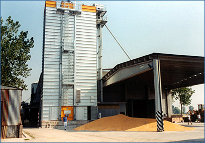 Grain dryer in Mirandola by Tecnograin: 700 tons grain drying, 12.000 tons grain storage